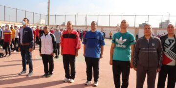 رئيس جامعة المنوفية يتقدم صفوف طلاب التربية الرياضية لتأدية تحية العلم 2 - جريدة المساء رئيس جامعة المنوفية يتقدم صفوف طلاب التربية الرياضية لتأدية تحية العلم 1 - جريدة المساء