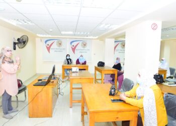 دورة تدريبية لفنيات التمريض بمستشفى سوهاج الجامعي عن طرق مكافحة العدوى 35 - جريدة المساء