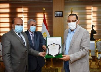 لتقديم خدمات بريدية متميزة .... محافظ_الشرقية يلتقي رئيس مناطق بريد شرق الدلتا 27 - جريدة المساء