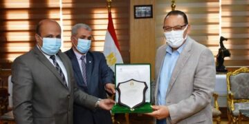 لتقديم خدمات بريدية متميزة .... محافظ_الشرقية يلتقي رئيس مناطق بريد شرق الدلتا 2 - جريدة المساء لتقديم خدمات بريدية متميزة .... محافظ_الشرقية يلتقي رئيس مناطق بريد شرق الدلتا 1 - جريدة المساء