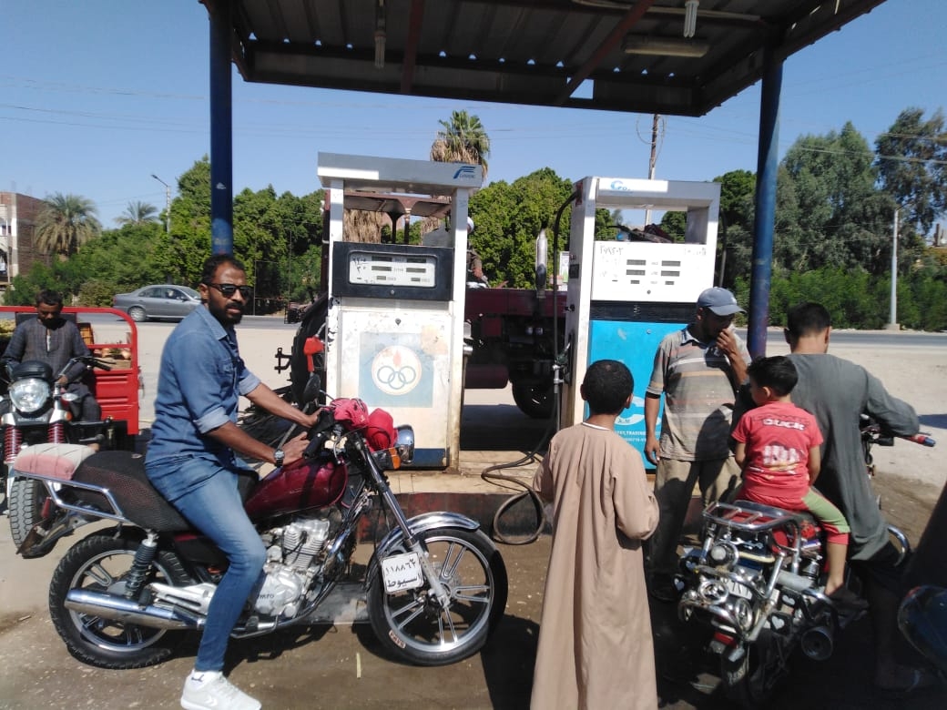 حملات رقابية مكثفة على محطات الوقود ومواقف النقل الجماعى بأسيوط 19 - جريدة المساء