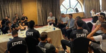 وزير الرياضة يلتقى مع لاعبى منتخب مصر قبل مواجهة ليبيا"صور" 1 - جريدة المساء