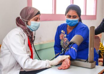 على مدار يومين.. قافلة طبية موسعة للكشف على أهالي الواحات البحرية 33 - جريدة المساء