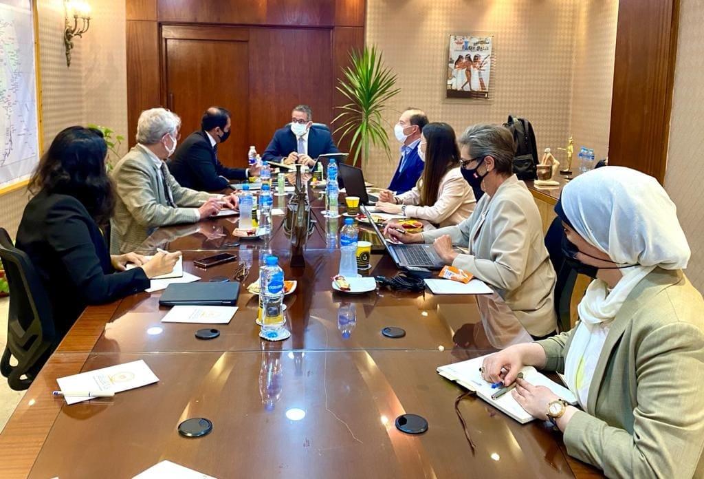 وزير السياحة خلال اللقاء مع مسئولي بيت الخبرة الإيطالي