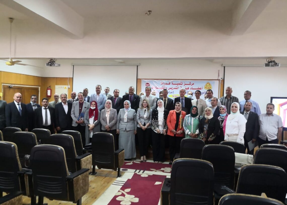 نائب رئيس جامعة الزقازيق يفتتح فعاليات البرنامج التدريبي لإعداد القيادات 18 - جريدة المساء