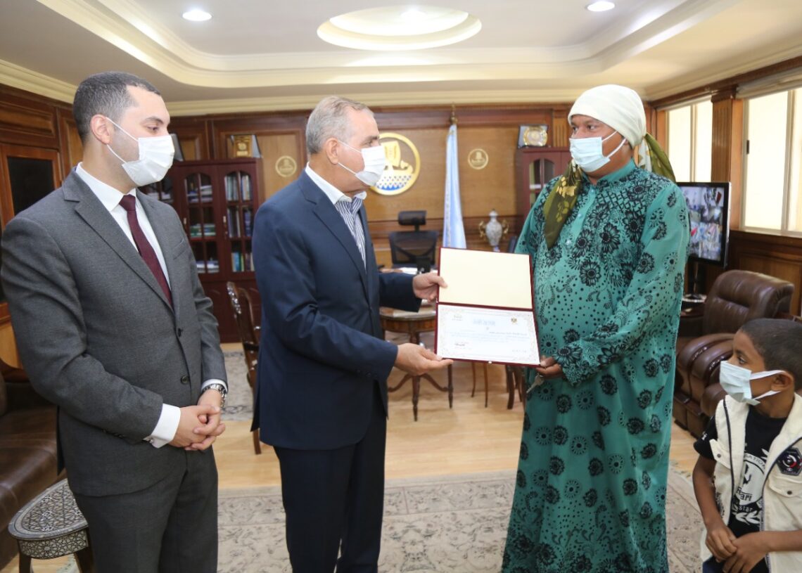 محافظ كفر الشيخ ونائبه يكرمان "رضا فضل وفايزة حلوسة" لتميزهما في مجال عملهما 20 - جريدة المساء محافظ كفر الشيخ ونائبه يكرمان "رضا فضل وفايزة حلوسة" لتميزهما في مجال عملهما 19 - جريدة المساء