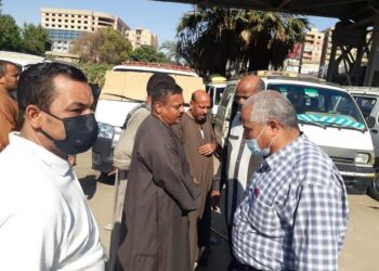 انتظام سير العمل بمواقف السيارات بالمنيا .. ولا زيادة فى تعريفة المواصلات 21 - جريدة المساء
