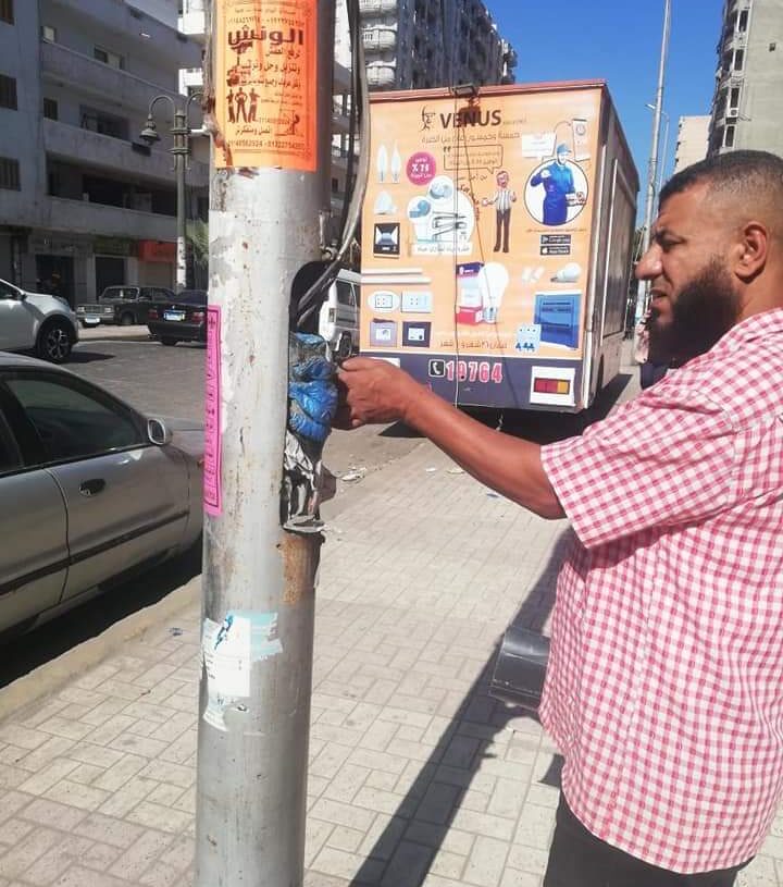 حرصًا على سلامة الطلاب .. تأمين أعمدة الكهرباء بمحيط مدارس العجمى 17 - جريدة المساء