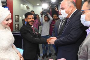 بالصور .. محافظ قنا وكيلًا عن فتاة يتيمة أثناء عقد قرانها 23 - جريدة المساء