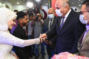 بالصور .. محافظ قنا وكيلًا عن فتاة يتيمة أثناء عقد قرانها 25 - جريدة المساء