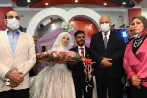 بالصور .. محافظ قنا وكيلًا عن فتاة يتيمة أثناء عقد قرانها 31 - جريدة المساء