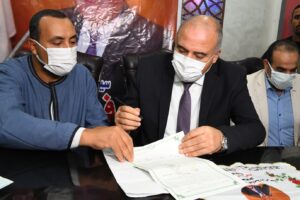 بالصور .. محافظ قنا وكيلًا عن فتاة يتيمة أثناء عقد قرانها 35 - جريدة المساء