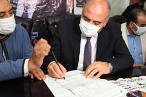 بالصور .. محافظ قنا وكيلًا عن فتاة يتيمة أثناء عقد قرانها 37 - جريدة المساء