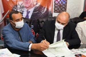 بالصور .. محافظ قنا وكيلًا عن فتاة يتيمة أثناء عقد قرانها 41 - جريدة المساء