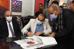 بالصور .. محافظ قنا وكيلًا عن فتاة يتيمة أثناء عقد قرانها 47 - جريدة المساء