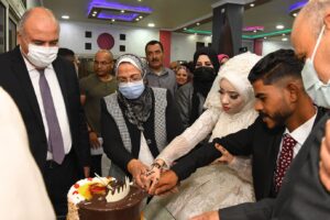 بالصور .. محافظ قنا وكيلًا عن فتاة يتيمة أثناء عقد قرانها 57 - جريدة المساء