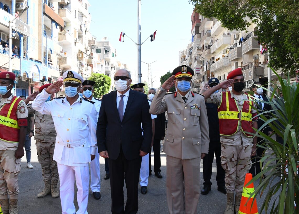 بمناسبة الاحتفال بالذكري الـ 48 لانتصارات أكتوبر .. محافظ قنا يضع إكليلًا من الزهور على النصب التذكاري للجندي المجهول 15 - جريدة المساء بمناسبة الاحتفال بالذكري الـ 48 لانتصارات أكتوبر .. محافظ قنا يضع إكليلًا من الزهور على النصب التذكاري للجندي المجهول 14 - جريدة المساء