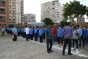 نائب محافظ قنا يشهد طابور الصباح وتحية العلم بمدرسة الشهيد عبد المنعم رياض الثانوية العسكرية 43 - جريدة المساء