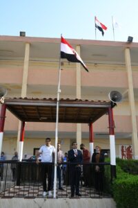 نائب محافظ قنا يشهد طابور الصباح وتحية العلم بمدرسة الشهيد عبد المنعم رياض الثانوية العسكرية 53 - جريدة المساء