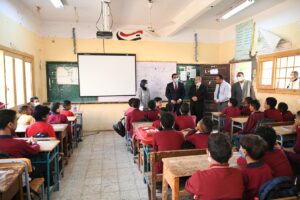 نائب محافظ قنا يشهد طابور الصباح وتحية العلم بمدرسة الشهيد عبد المنعم رياض الثانوية العسكرية 51 - جريدة المساء