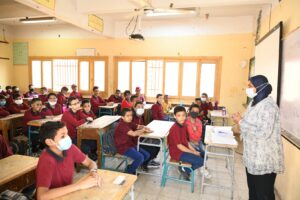 نائب محافظ قنا يشهد طابور الصباح وتحية العلم بمدرسة الشهيد عبد المنعم رياض الثانوية العسكرية 45 - جريدة المساء