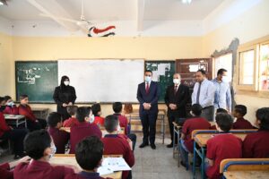 نائب محافظ قنا يشهد طابور الصباح وتحية العلم بمدرسة الشهيد عبد المنعم رياض الثانوية العسكرية 37 - جريدة المساء