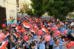 محافظ قنا يتابع انتظام الدراسة بمدرسة الراهبات الفرنسيسكانيات 31 - جريدة المساء