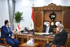 محافظ قنا يستقبل مساعد وزير التضامن الاجتماعى لمتابعة الموقف النهائى لافتتاح أول مركز لعلاج الإدمان بالمحافظة 17 - جريدة المساء