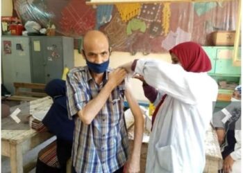 الانتهاء من تطعيم الفئات المستهدفة .. والعمل بنظام الفترتين بمدارس قنا لتحقيق التباعد بين الطلاب 23 - جريدة المساء