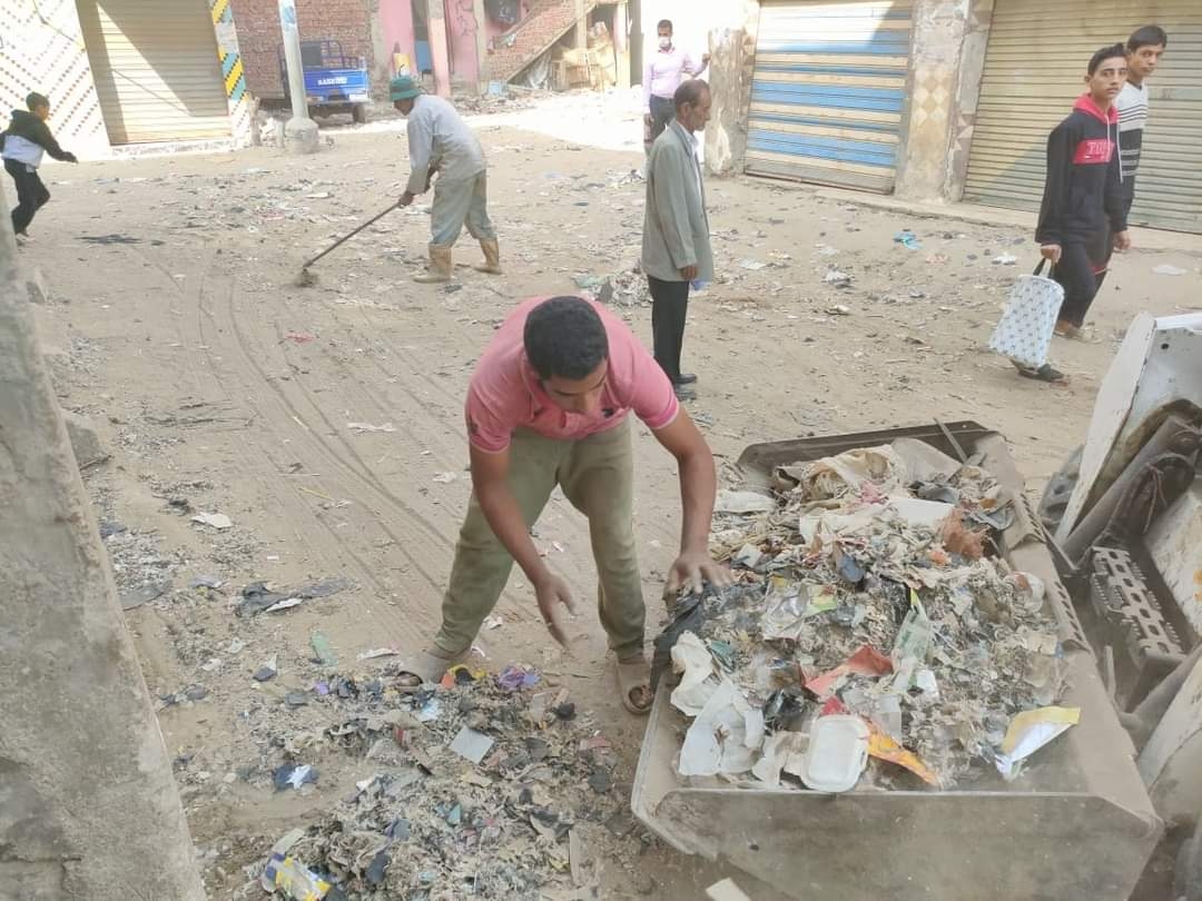 رئيس كفر البطيخ يتابع حملة النظافة بقرية ام الرضا 15 - جريدة المساء