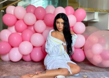 هيفاء وهبي تشعل السوشيال ميديا بـ " روب الحمام".. وتوجه رسالة للحاقدين 33 - جريدة المساء