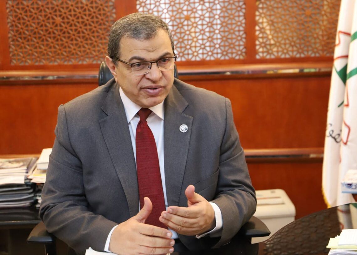 القوي العاملة: توقيع اتفاقية عمل جماعية بصرف مزايا ل 620 عاملا بشركه خاصة 27 - جريدة المساء