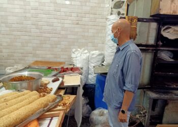 استعدادا للمولد النبوى الشريف.. إعدام ثلاثة أطنان حلويات وغلق مصنعان بالزقازيق 20 - جريدة المساء