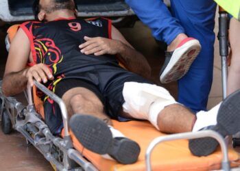 إصابة لاعب "حضر موت" خلال مشاركته فى البطولة العربية للسلة ونقله للمستشفي 27 - جريدة المساء