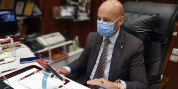 وكيل وزارة الصحة بالشرقية يجتمع بمديري الإدارات عبر الفيديو كونفراس لمتابعة التطعيم بلقاح كورونا 1 - جريدة المساء