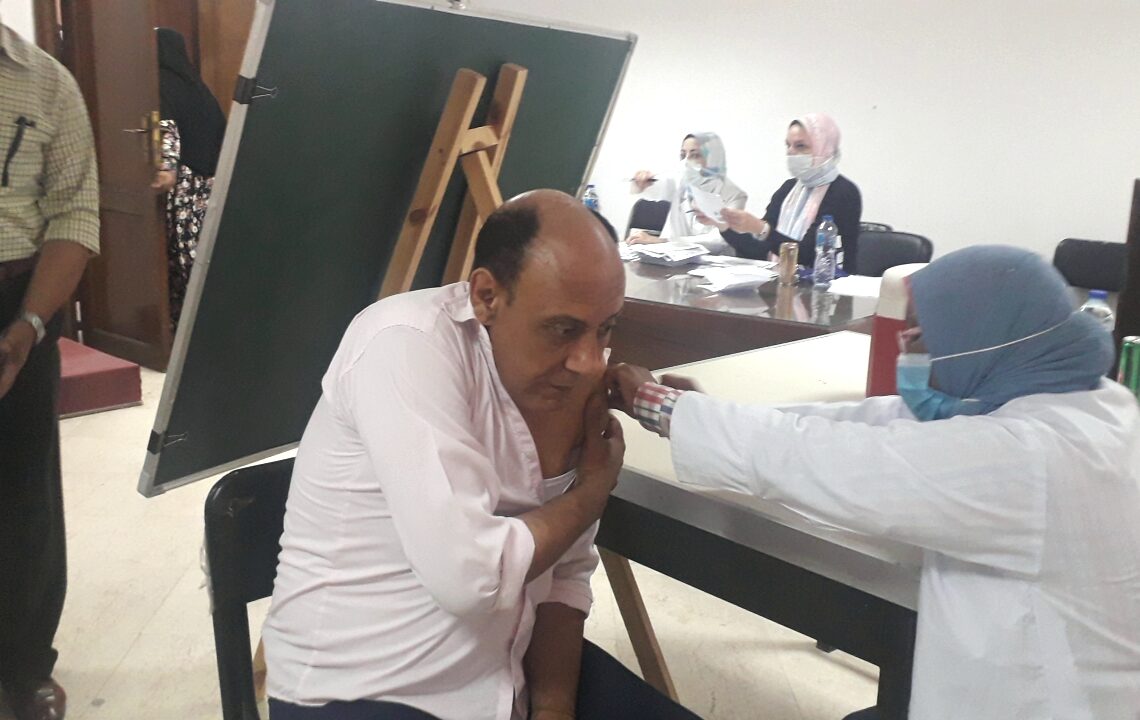 العاملون بالقوي العاملة بالإسكندرية يتلقون تطعيم الجرعة الثانية من تطعيم "كورونا  15 - جريدة المساء