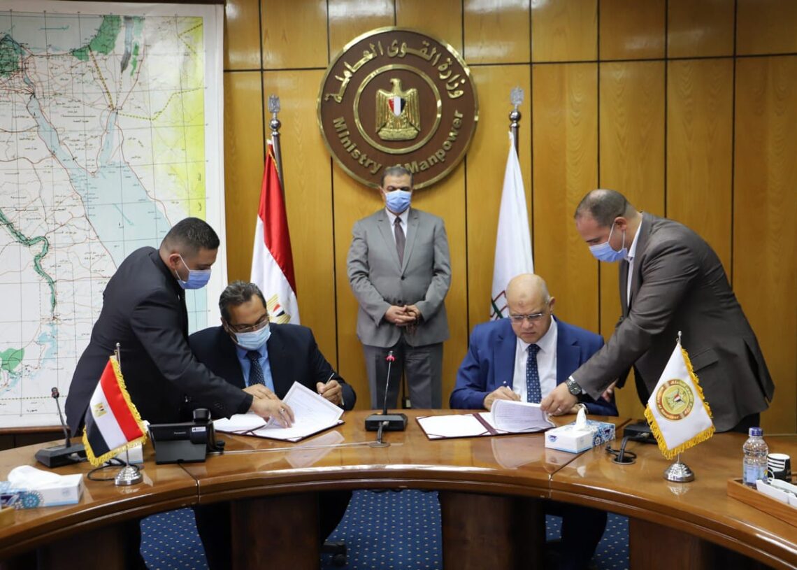 توقيع اتفاقية تسوية بين "يونيفرسال" و"الصناعات المعدنية" بصرف كامل حقوق العاملين المالية 20 - جريدة المساء توقيع اتفاقية تسوية بين "يونيفرسال" و"الصناعات المعدنية" بصرف كامل حقوق العاملين المالية 19 - جريدة المساء