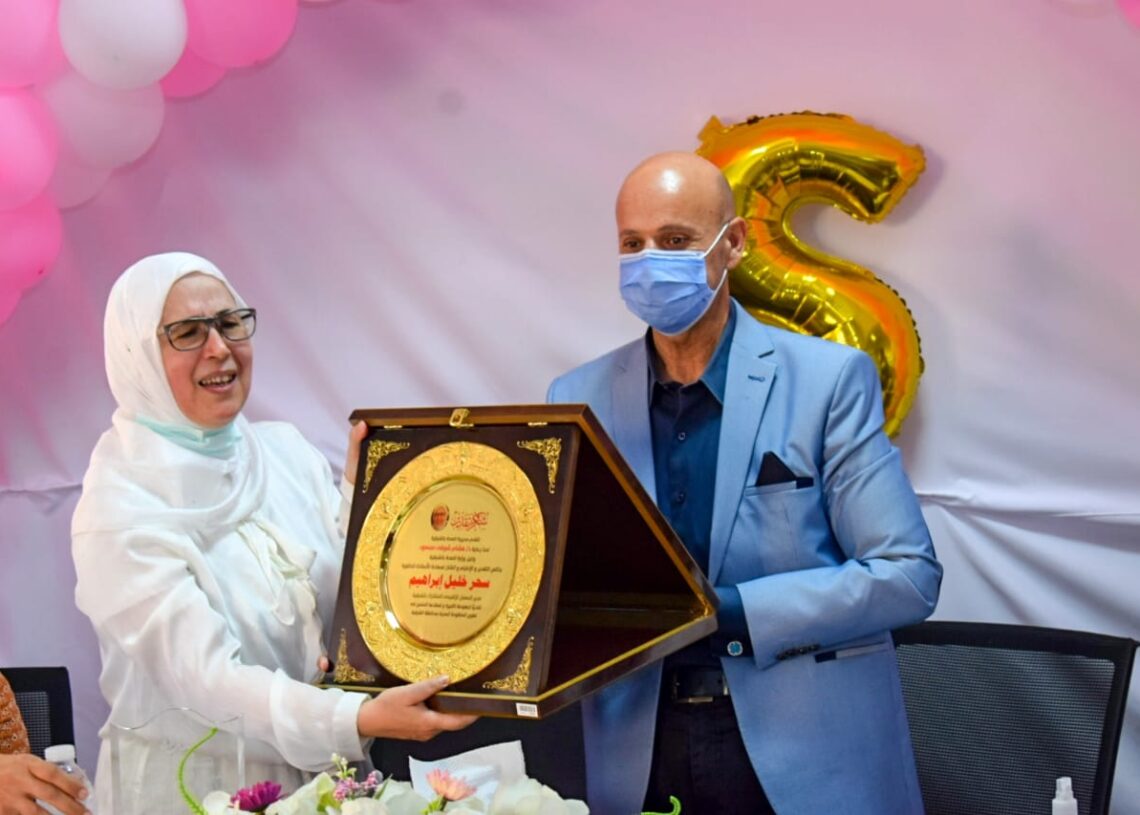 وكيل وزارة الصحة بالشرقية يكرم مديرة المعمل المشترك لبلوغها سن المعاش 20 - جريدة المساء وكيل وزارة الصحة بالشرقية يكرم مديرة المعمل المشترك لبلوغها سن المعاش 19 - جريدة المساء