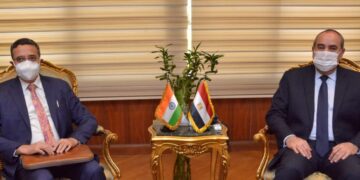 وزير الطيران ببحث مع سفير الهند بالقاهرة التعاون في قطاع النقل الجوي 1 - جريدة المساء