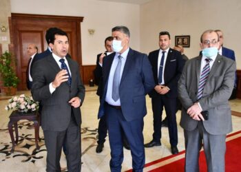 وزير الشباب والرياضة يلتقي وزير السكن والعمران الجزائري 29 - جريدة المساء