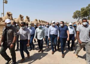 رئيس الوزراء يتابع أعمال الترميم بمعبد الكرنك وطريق الكباش لإقامة احتفالية "الأقصر فى ثوبها الجديد" 21 - جريدة المساء