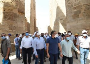 رئيس الوزراء يتابع أعمال الترميم بمعبد الكرنك وطريق الكباش لإقامة احتفالية "الأقصر فى ثوبها الجديد" 23 - جريدة المساء