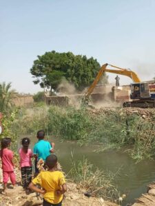 إزالة ٩٥٠ م مخالفات بناء على أراضى زراعية بمدينة الزينية بالأقصر 23 - جريدة المساء