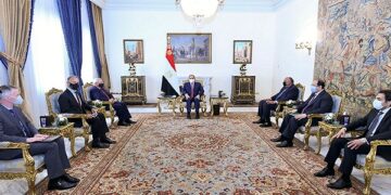 السيسي لرئيس لجنة العلاقات الخارجية بالشيوخ الامريكي :  العلاقات الاستراتيجية المصرية الامريكية متينة وحريصون علي تعزيزها  1 - جريدة المساء