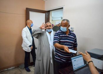 الشراقوة يتوافدون علي مراكز تطعيم لقاح كورونا 31 - جريدة المساء
