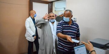 الشراقوة يتوافدون علي مراكز تطعيم لقاح كورونا 1 - جريدة المساء