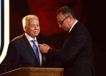 تكريم حسن مصطفى وحسن حمدي ومنحهما "قلادة الأهلي الذهبية" 18 - جريدة المساء