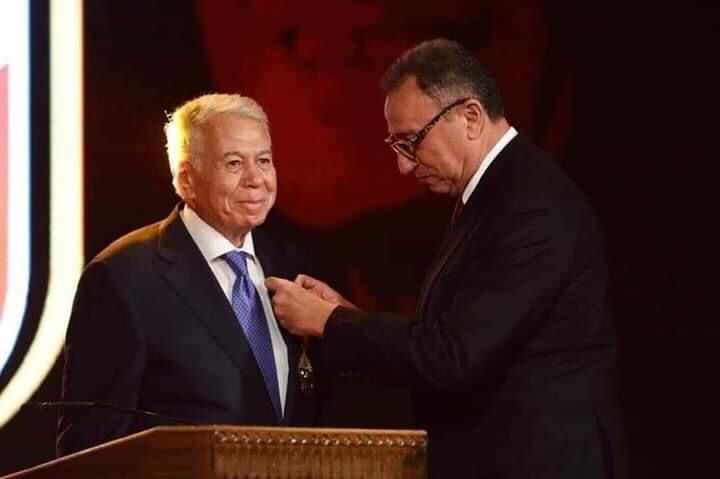 تكريم حسن مصطفى وحسن حمدي ومنحهما "قلادة الأهلي الذهبية" 18 - جريدة المساء تكريم حسن مصطفى وحسن حمدي ومنحهما "قلادة الأهلي الذهبية" 17 - جريدة المساء