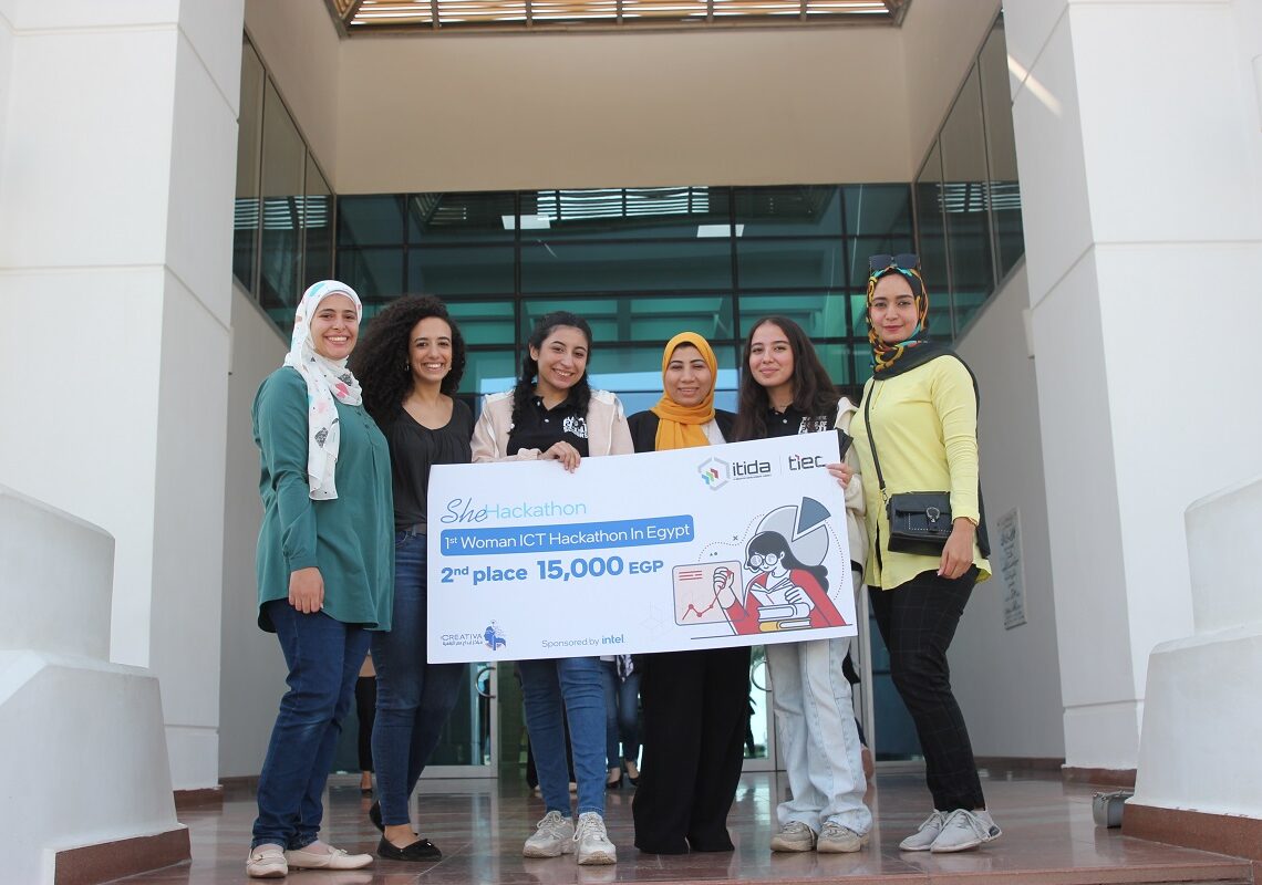 حاجة حلوة ..بنات اسوان فى المركز الاول بتطبيق الكترونى مبتكر 17 - جريدة المساء