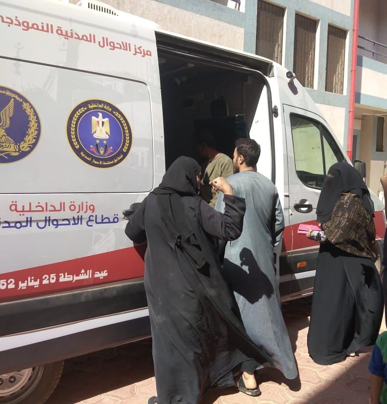 قافلة الأحوال المدنية تستخرج ٣ آلاف شهادة مميكنة وبطاقة رقم قومى فى أبوتشت بقنا 17 - جريدة المساء